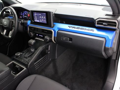 Used 2025 Toyota Tacoma TRD Off-Road AWD/4WD image 35