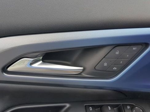 New 2025 Chevrolet Equinox EV LT image 20