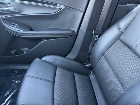 Used 2017 Chevrolet Impala LT image 21