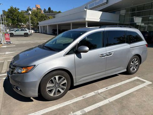 Used 2016 Honda Odyssey Touring image 1