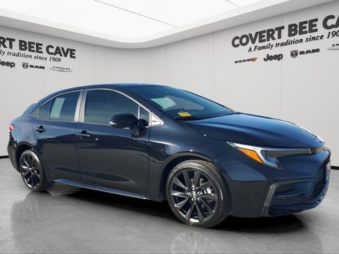 Used 2024 Toyota Corolla SE image 2