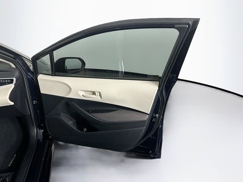 Used 2025 Toyota Corolla LE FWD image 29