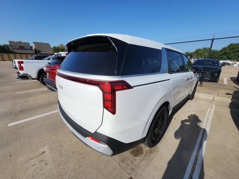 Used 2025 Kia Carnival FWD image 4