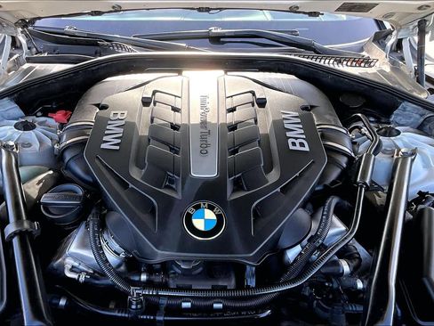 Used 2014 BMW 750Li image 30