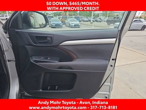 Used 2019 Toyota Highlander LE FWD image 35