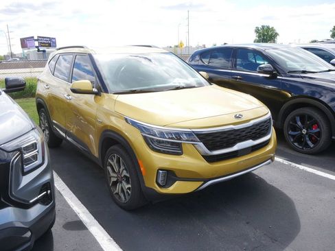 Used 2021 Kia Seltos SX w/ SX Sunroof Package AWD/4WD image 2