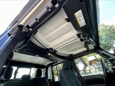 Used 2024 Jeep Gladiator Sport image 25