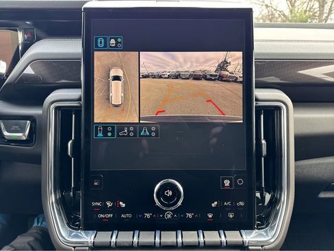 New 2026 GMC Yukon XL Elevation w/ LPO, Get Active Package AWD/4WD image 15