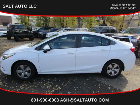 Used 2017 Chevrolet Cruze LS image 4