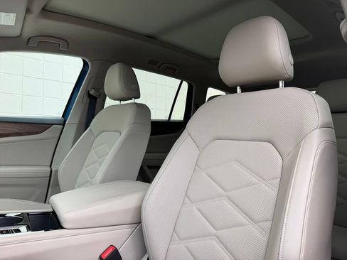 Used 2025 Volkswagen Atlas SE AWD/4WD image 5