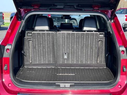 Used 2022 Toyota Highlander XLE AWD/4WD image 35