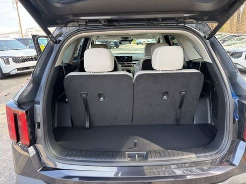 Certified 2025 Kia Sorento EX w/ Panoramic Sunroof Package FWD image 27