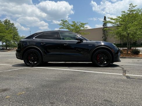 New 2025 Porsche Macan 4S Electric image 10