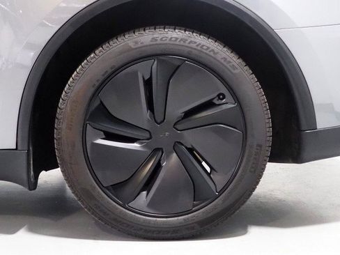 Used 2026 Tesla Model Y Long Range RWD image 55