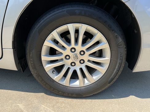 Used 2012 Toyota Sienna XLE FWD image 13