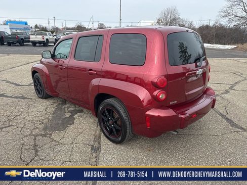 Used 2009 Chevrolet HHR LT image 3