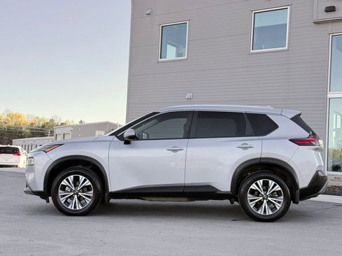 Used 2022 Nissan Rogue SV w/ SV Premium Package image 16