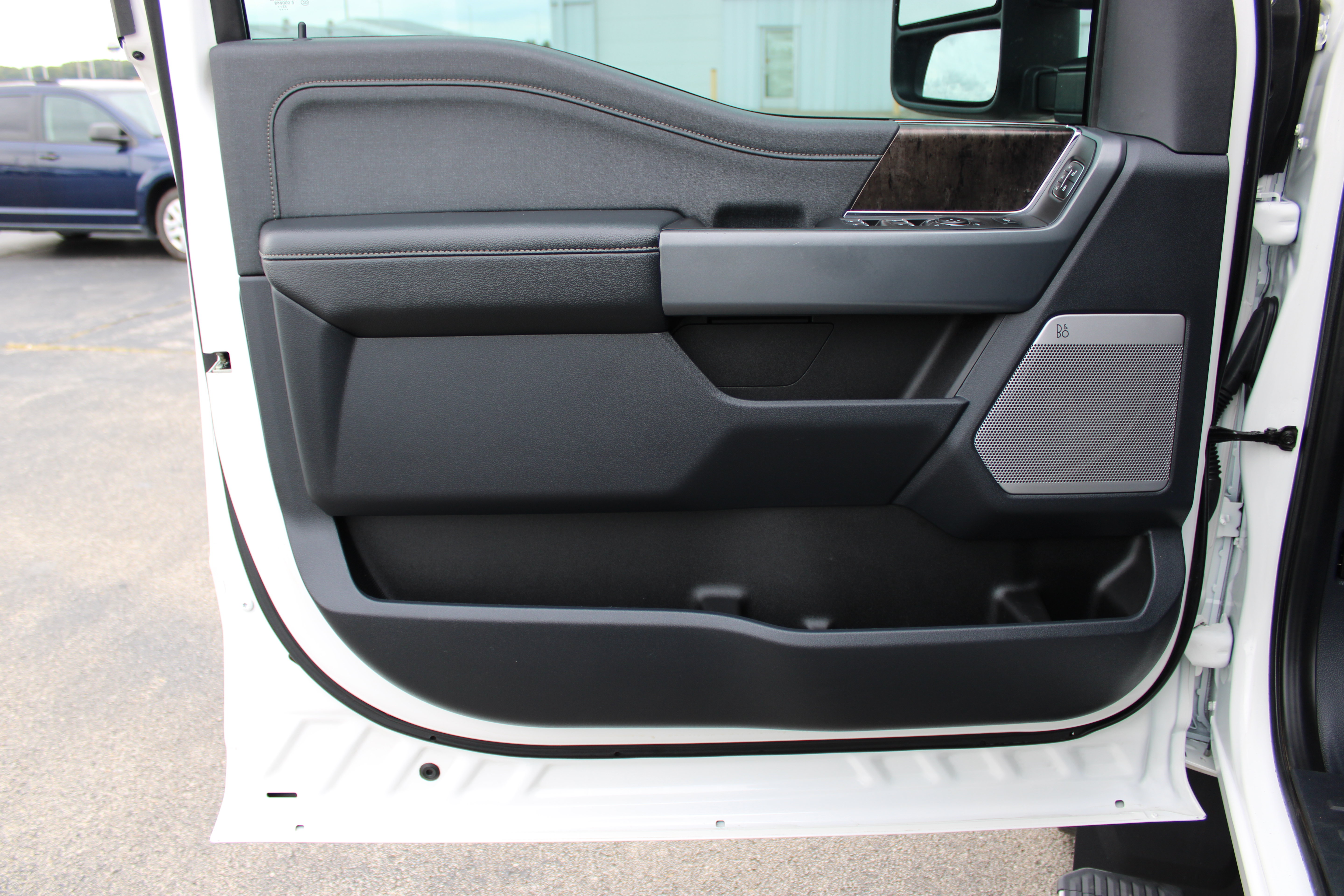 Used 2024 Ford F450 Lariat w/ Lariat Ultimate Package AWD/4WD image 17