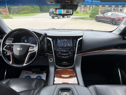Certified 2019 Cadillac Escalade Premium Luxury AWD/4WD image 12