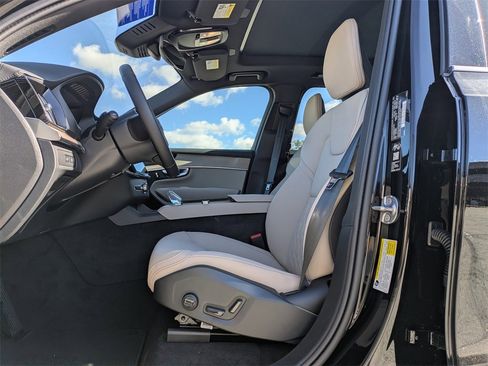 New 2026 Volvo XC90 T8 Plus image 2