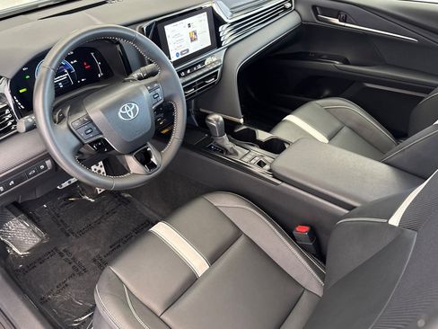Certified 2025 Toyota Camry SE w/ Convenience Package FWD image 9
