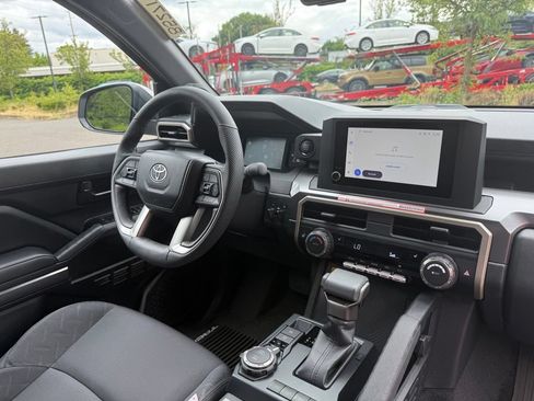 Certified 2025 Toyota Tacoma SR5 AWD/4WD image 21