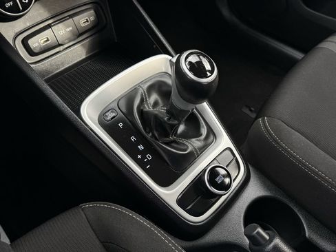 Used 2022 Hyundai Venue SEL image 20