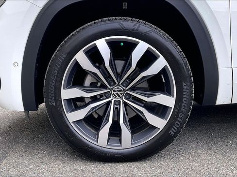 Certified 2022 Volkswagen Atlas SEL Premium AWD/4WD image 8