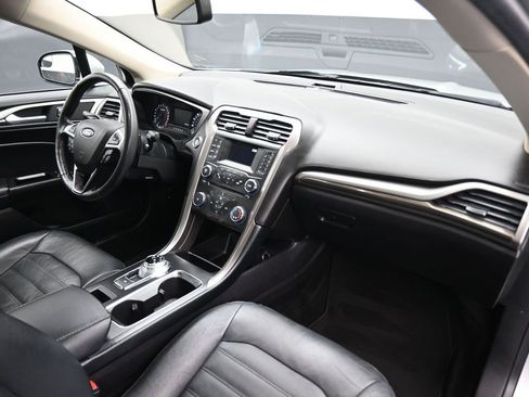 Used 2017 Ford Fusion SE image 42