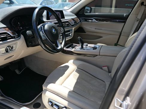 Used 2020 BMW 740i w/ Premium Package RWD image 12