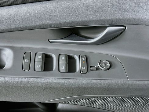 Used 2025 Hyundai Elantra SEL FWD image 15