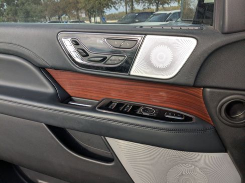 Used 2023 Lincoln Navigator Reserve image 12