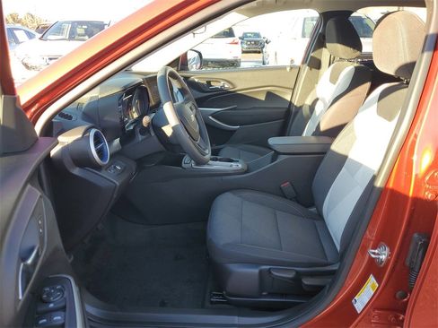 Used 2024 Chevrolet Trax LS w/ LS Convenience Package image 8