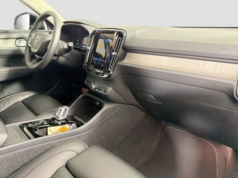 Certified 2023 Volvo XC40 B5 Plus image 29