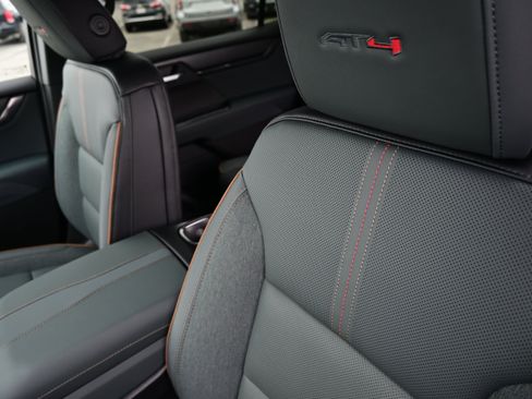 New 2026 GMC Acadia AT4 w/ Luxury Package AWD/4WD image 29