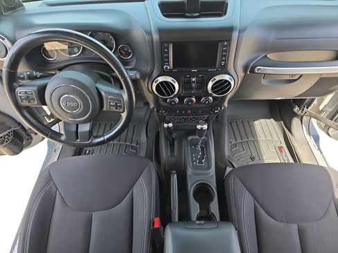 Used 2013 Jeep Wrangler Unlimited Sahara w/ Dual Top Group AWD/4WD image 9