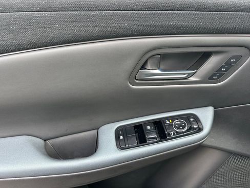 New 2026 Nissan Leaf Platinum+ w/ Cargo Package (Platinum+) image 12