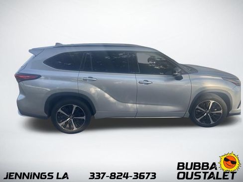 Used 2021 Toyota Highlander XSE FWD image 6