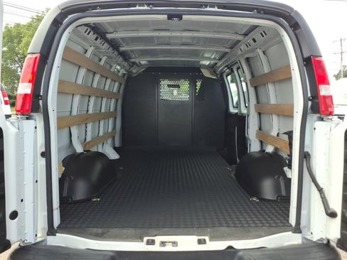 Used 2024 Chevrolet Express 2500 w/ Driver Convenience Package RWD image 16