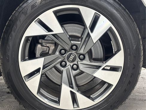 Used 2022 Audi e-tron Premium w/ Convenience Plus Package AWD/4WD image 32