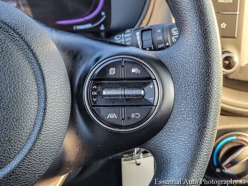 Used 2025 Kia Soul LX w/ LX Technology Package FWD image 16