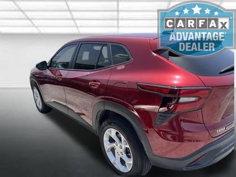 Used 2025 Chevrolet Trax LS w/ LS Convenience Package FWD image 4