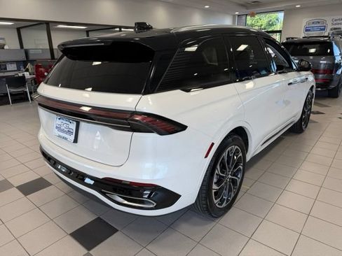 Used 2025 Lincoln Nautilus Reserve AWD/4WD image 8