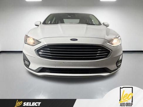 Used 2020 Ford Fusion SE w/ Equipment Group 151A FWD image 2