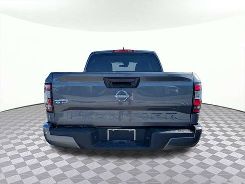 Used 2022 Nissan Frontier SV RWD image 5