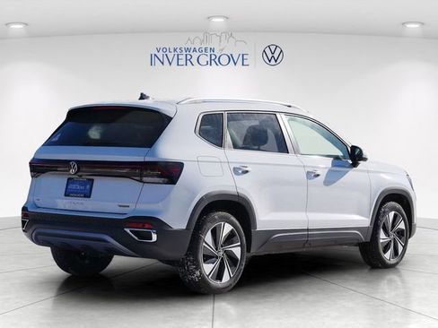 New 2026 Volkswagen Taos SE AWD/4WD image 2