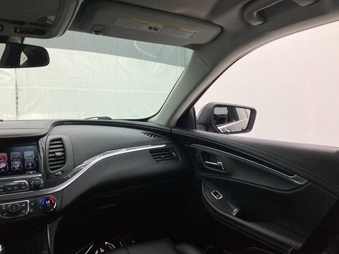 Used 2019 Chevrolet Impala LT FWD image 30