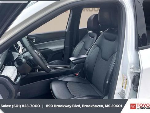 Used 2024 Jeep Compass Latitude image 18