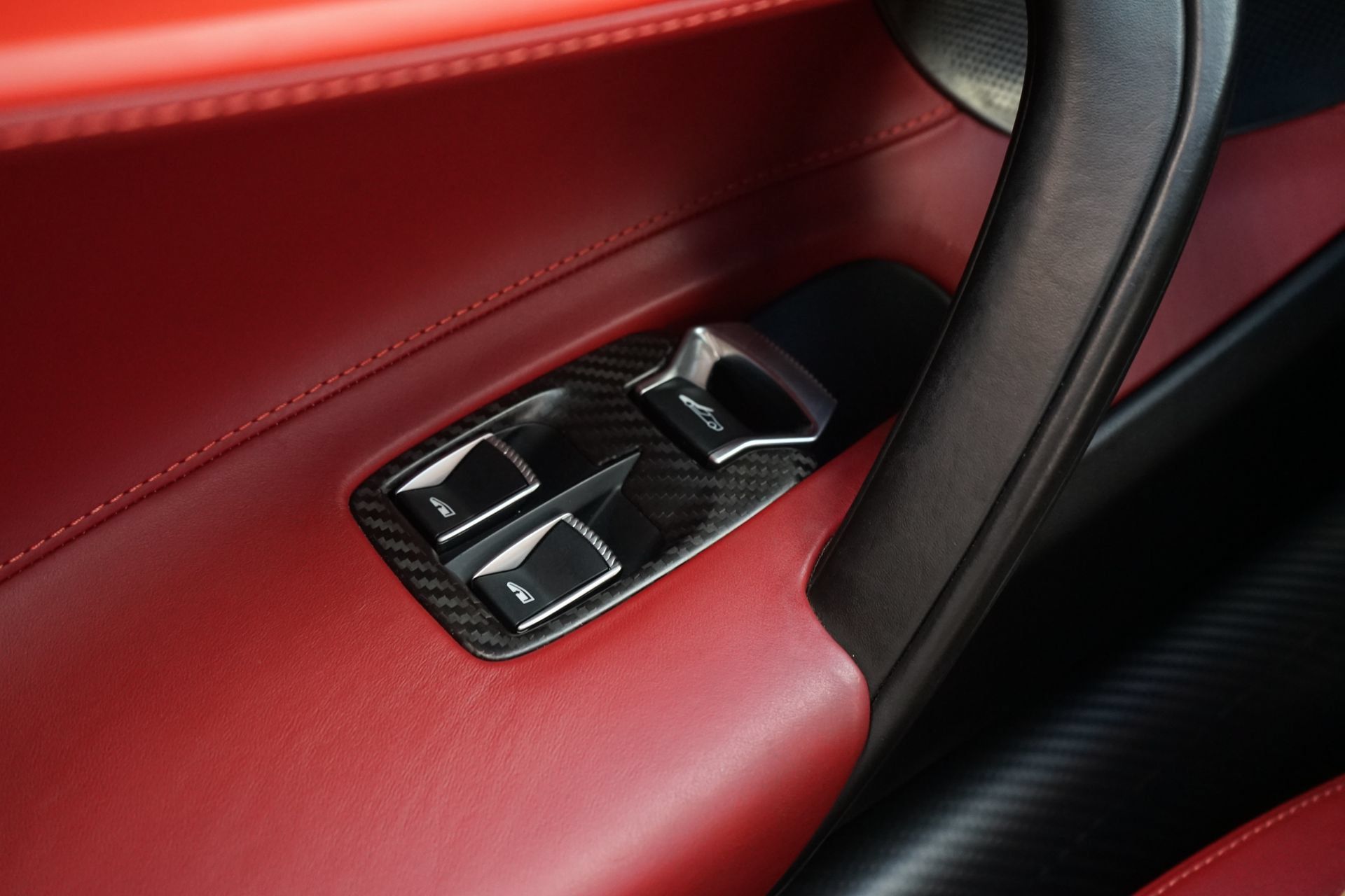 Used 2018 McLaren 720S Performance RWD image 32
