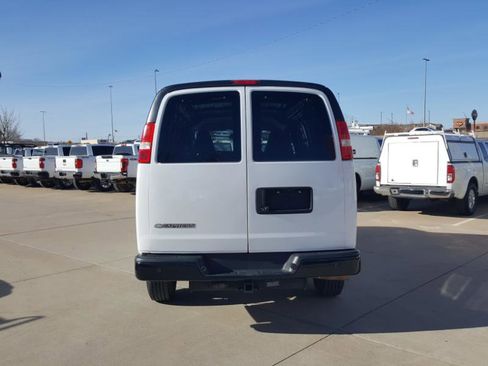Used 2018 Chevrolet Express 3500 w/ Driver Convenience Package image 8